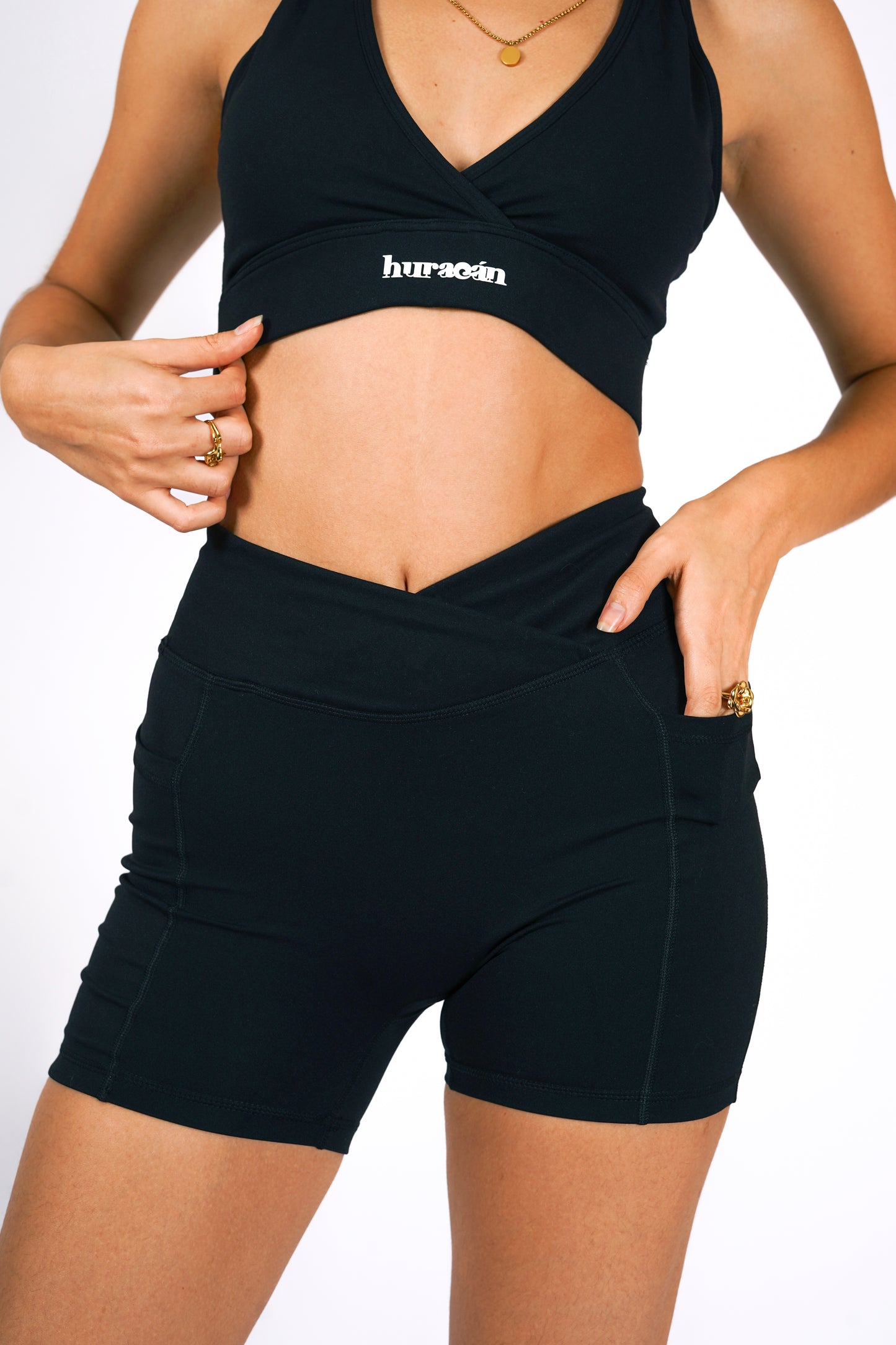 V Cut Short - Negro