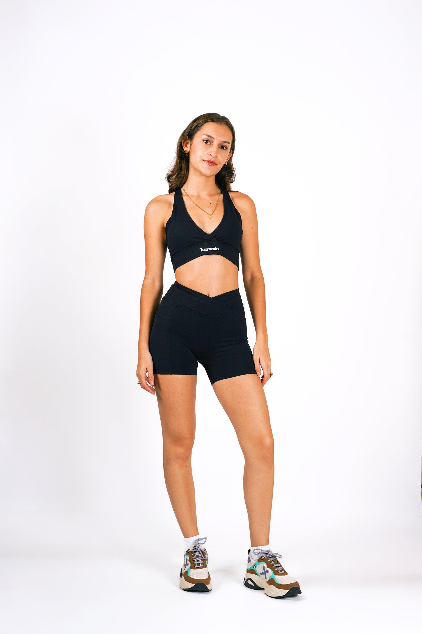 V Cut Short - Negro